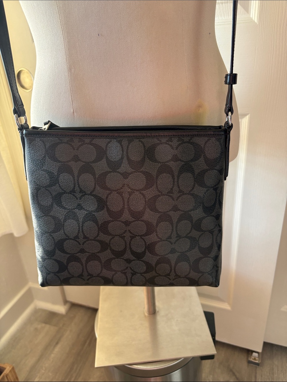 Coach Signature Black Crossbody Bag - Picture 2 of 8